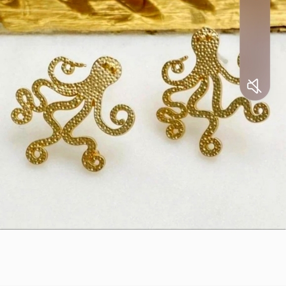 NEW! Beautiful  18k Gold Sterling Silver OCTOPUS Stud Earrings - Gift - Picture 2 of 3